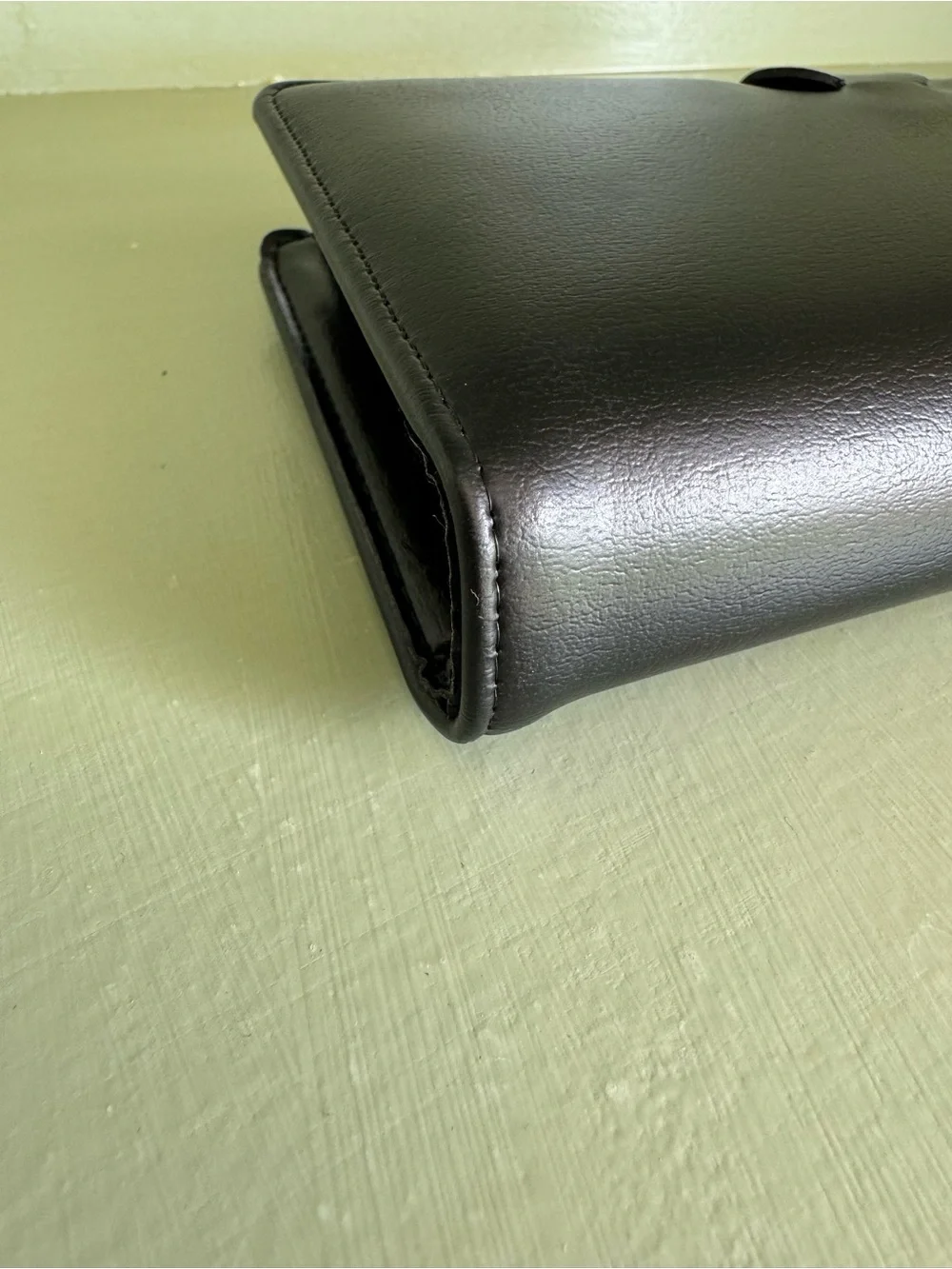 Vintage Aristocrat Fifth avenue genuine leather black wallet with gold hardware